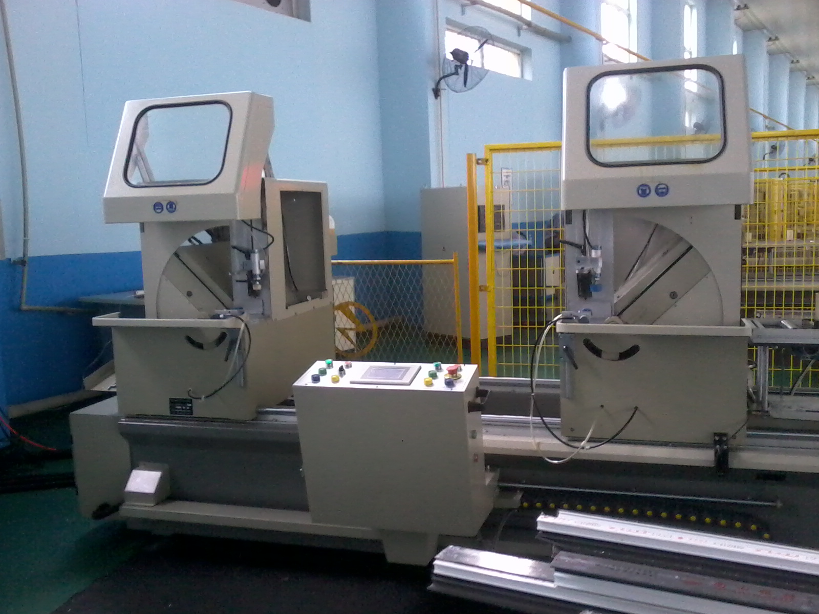 數(shù)控雙頭割據(jù)床