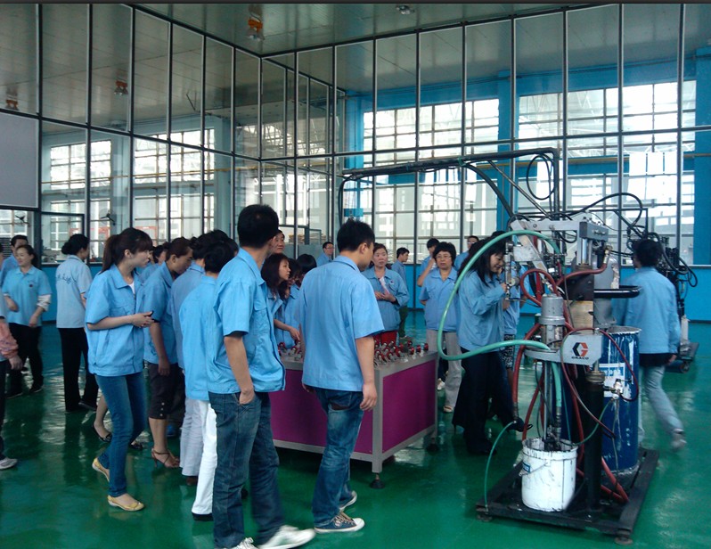 員工參觀凈化打膠房