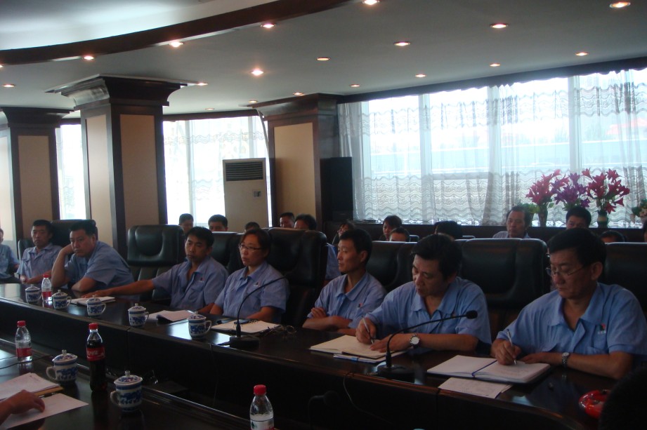 公司的各級領導及部分人員參加講評會