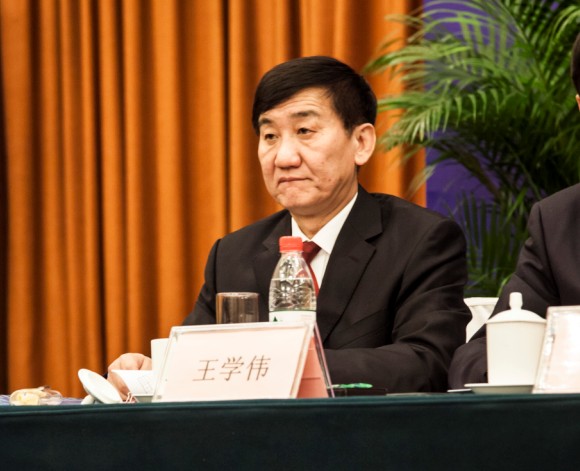 黎東幕墻王學(xué)偉助理主持大會(huì)