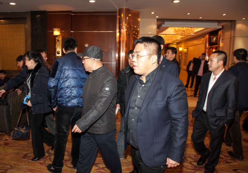 公司領(lǐng)導(dǎo)參會入場