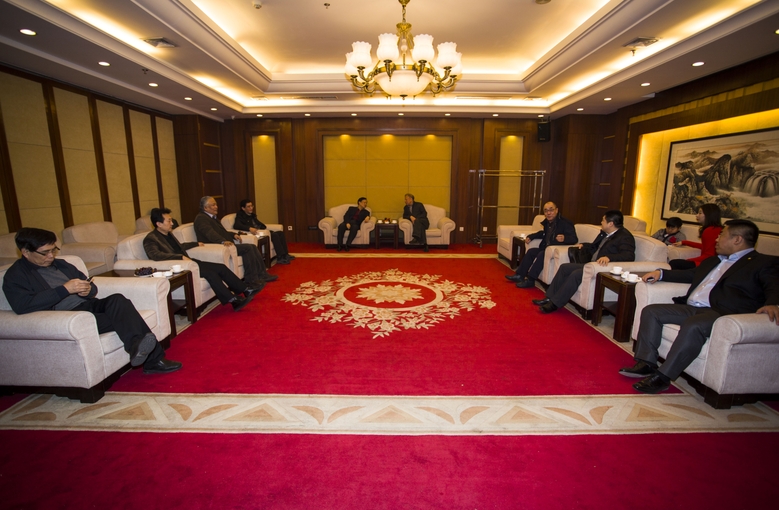 國家省市領(lǐng)導(dǎo)及公司領(lǐng)導(dǎo)親切會談