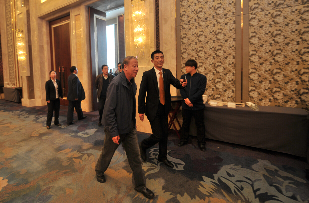 省市領導嘉賓步入會場